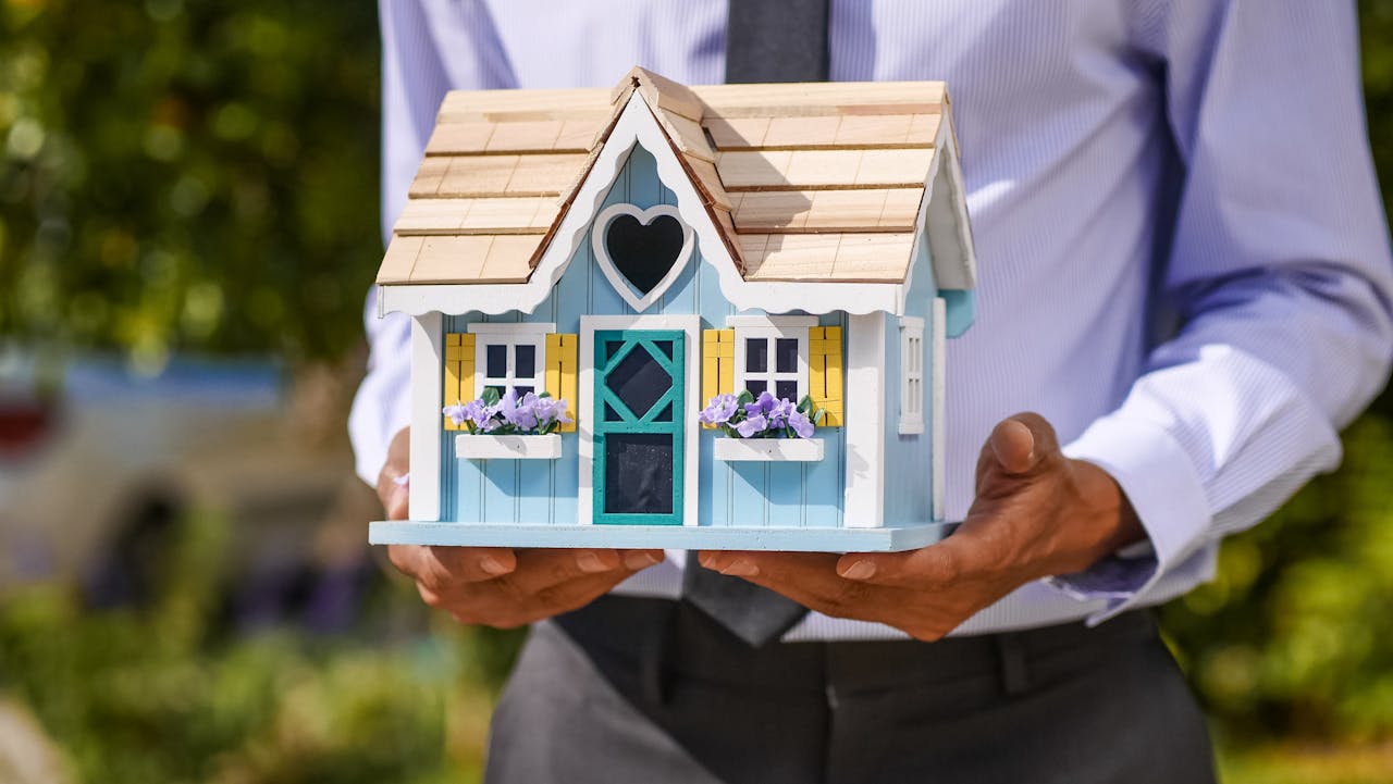 Reverse Mortgage: Friend or Foe? Real Pros & Cons Explained