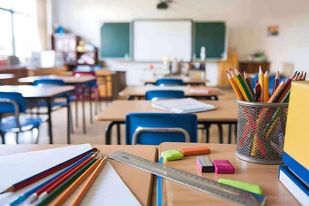 Señalización de protección civil en una escuela