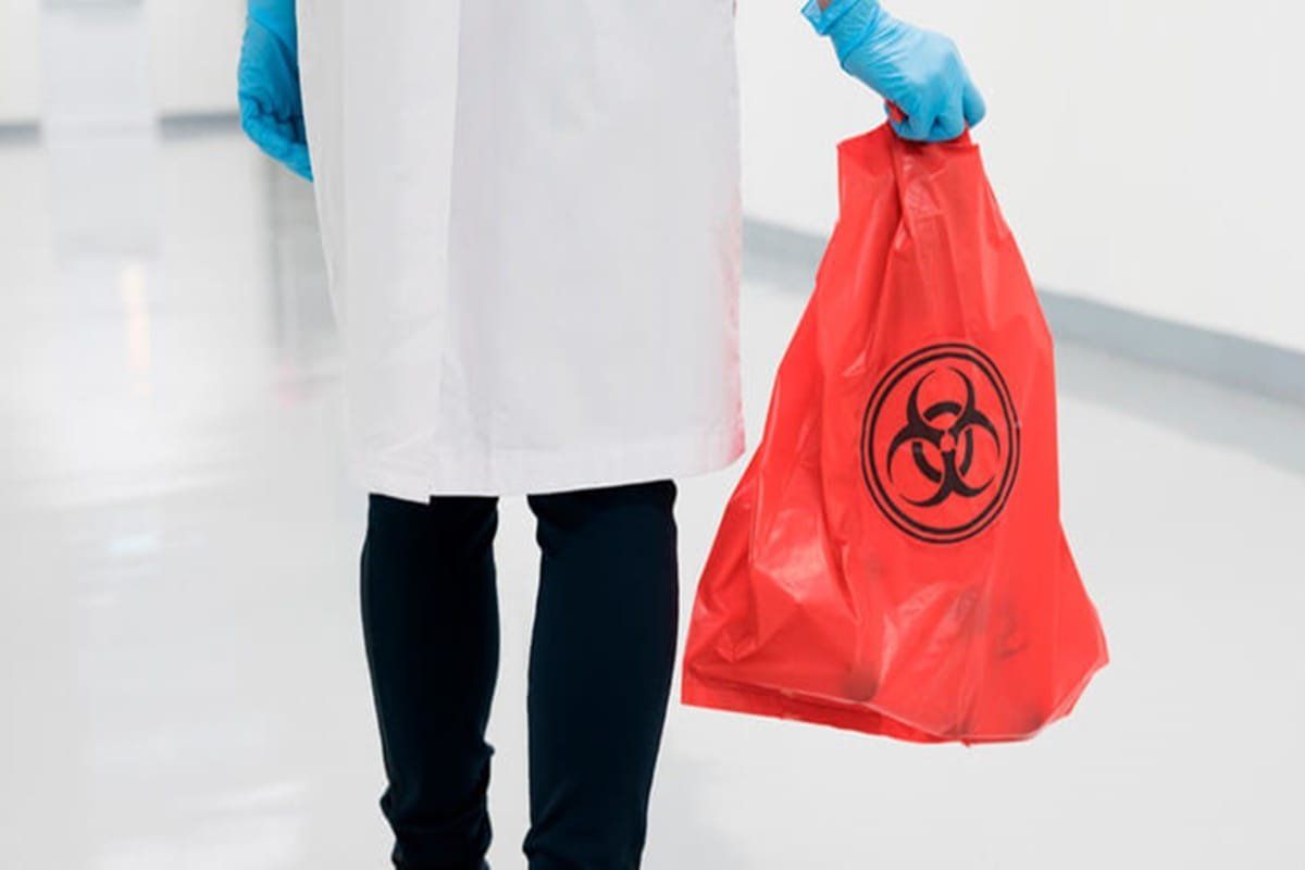 ¿Qué Hacer si una Bolsa RPBI se Rompe o Derrama su Contenido?