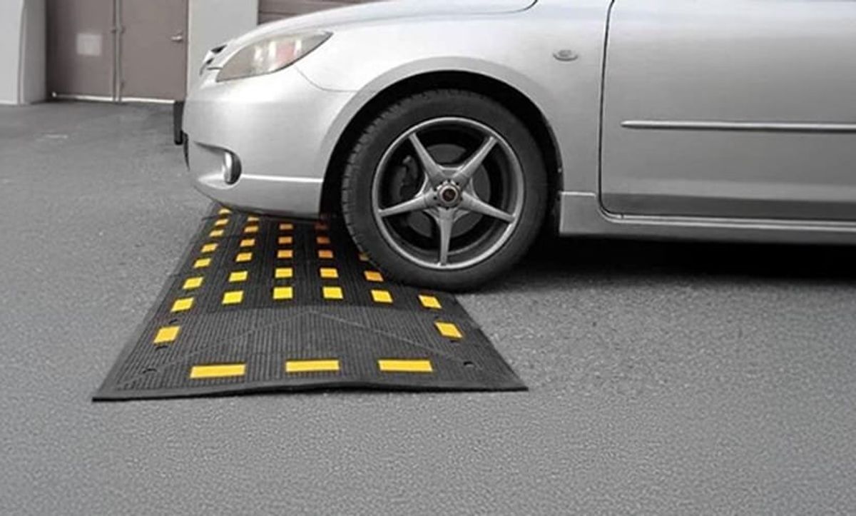 correcta colocacion de los reductores de velocidad vial