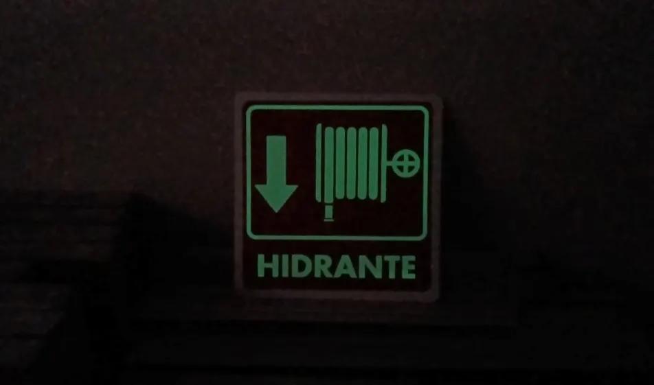 La señalización fotoluminiscente caduca