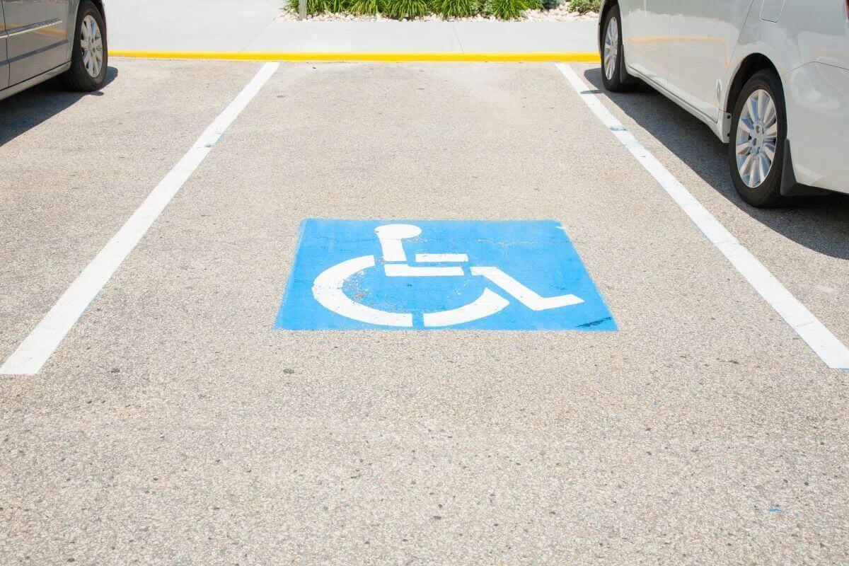 Estacionamientos para discapacitados medidas