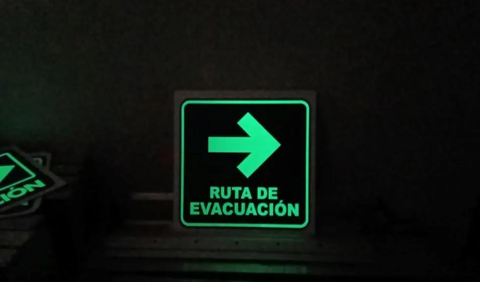 Señalamiento fotoluminiscente