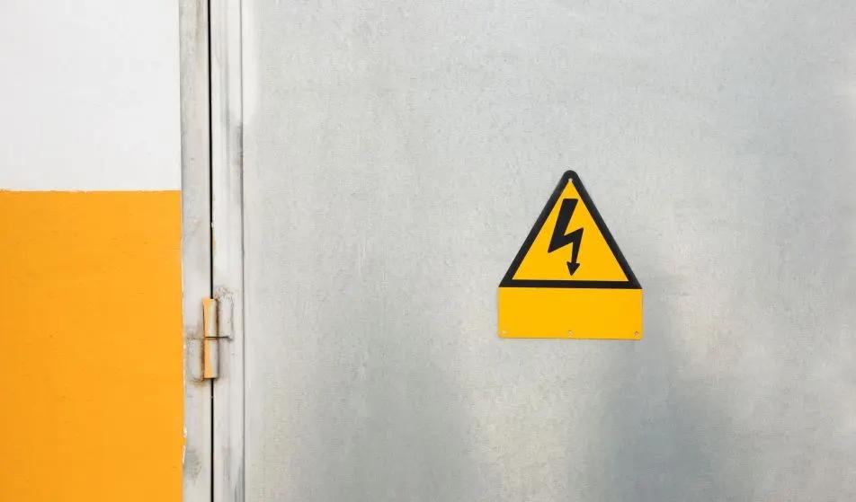 Señalización de riesgo eléctrico