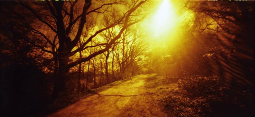 Exposure time: 2 seconds (F135). Measured time: 1/125s at F8. Pathway