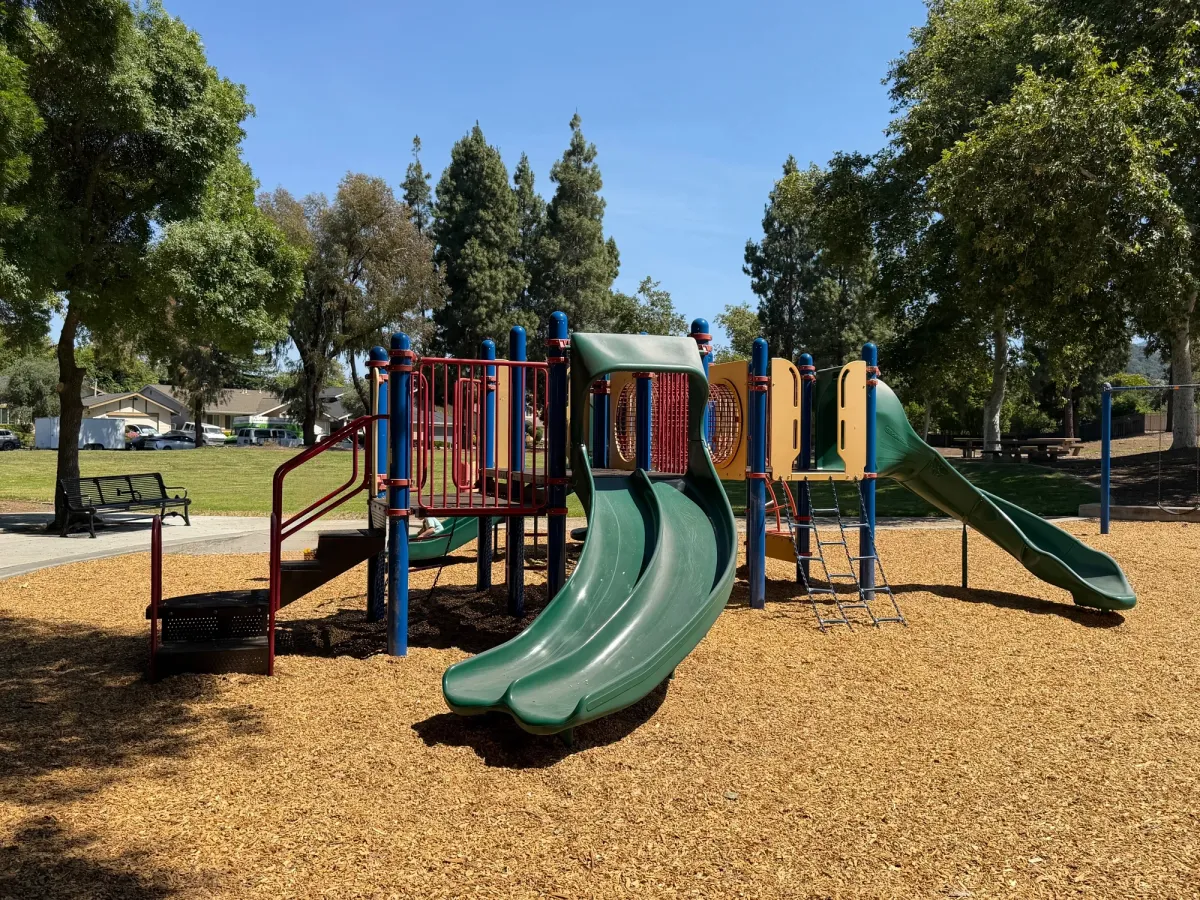 Big kid play structure with 3 medium height slides