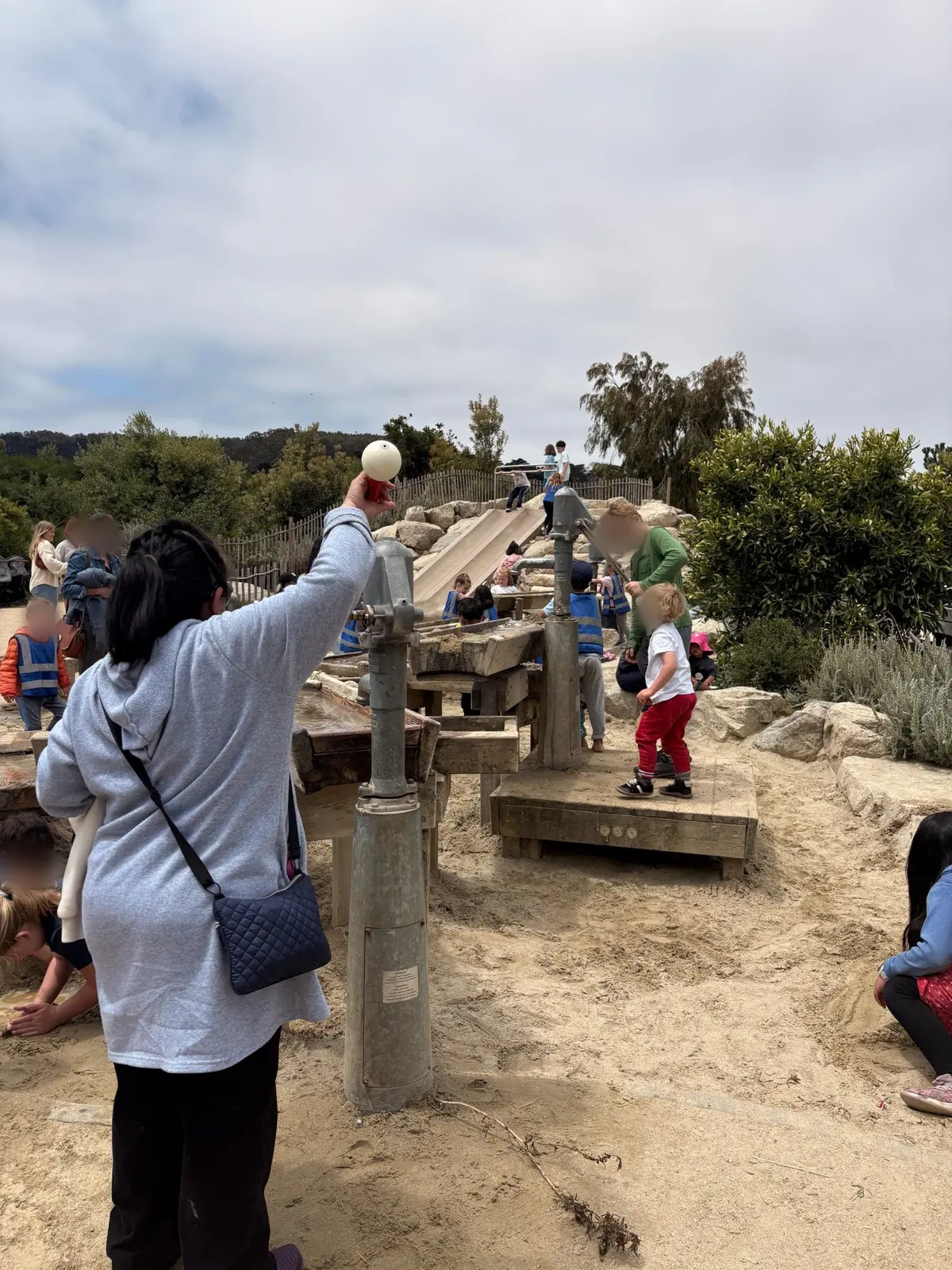 Main splashpad area with lots of kids vying for it