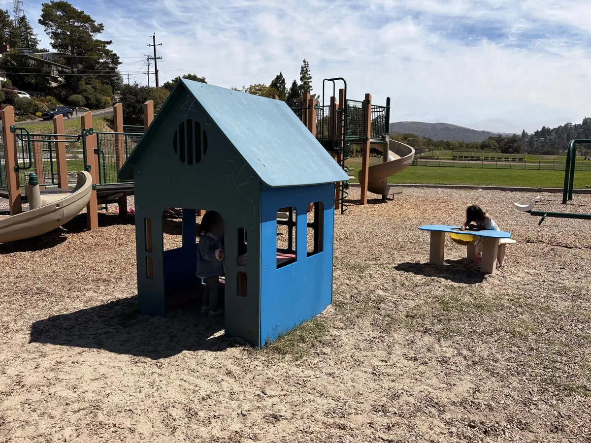 Small hut and sand table