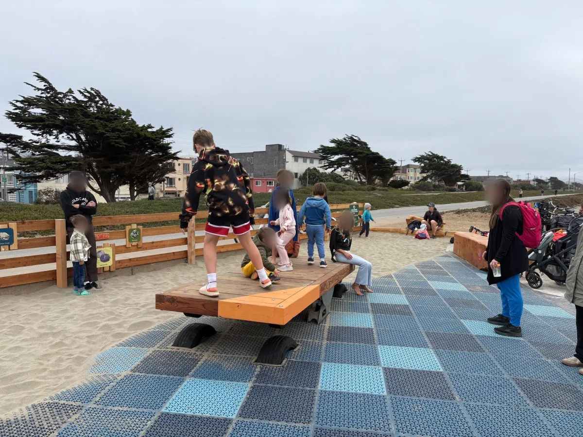An interesting teeter totter platform