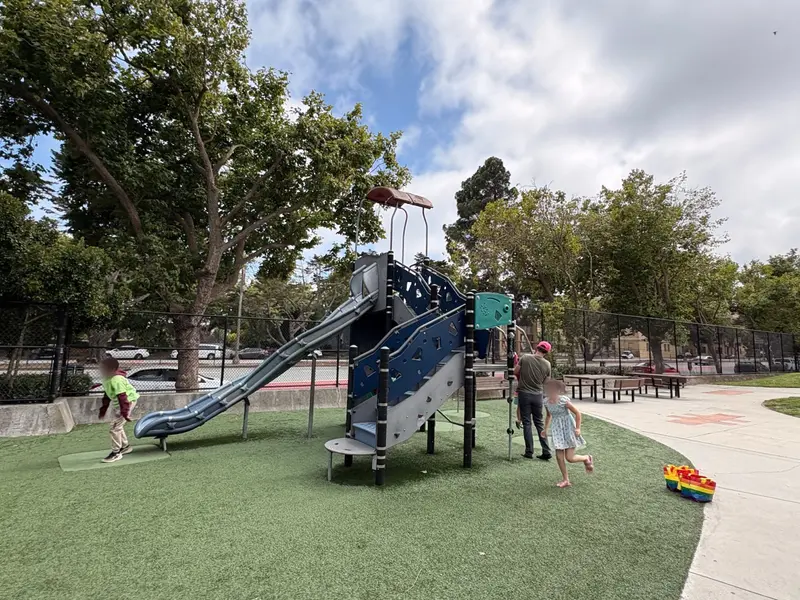 Main play structure