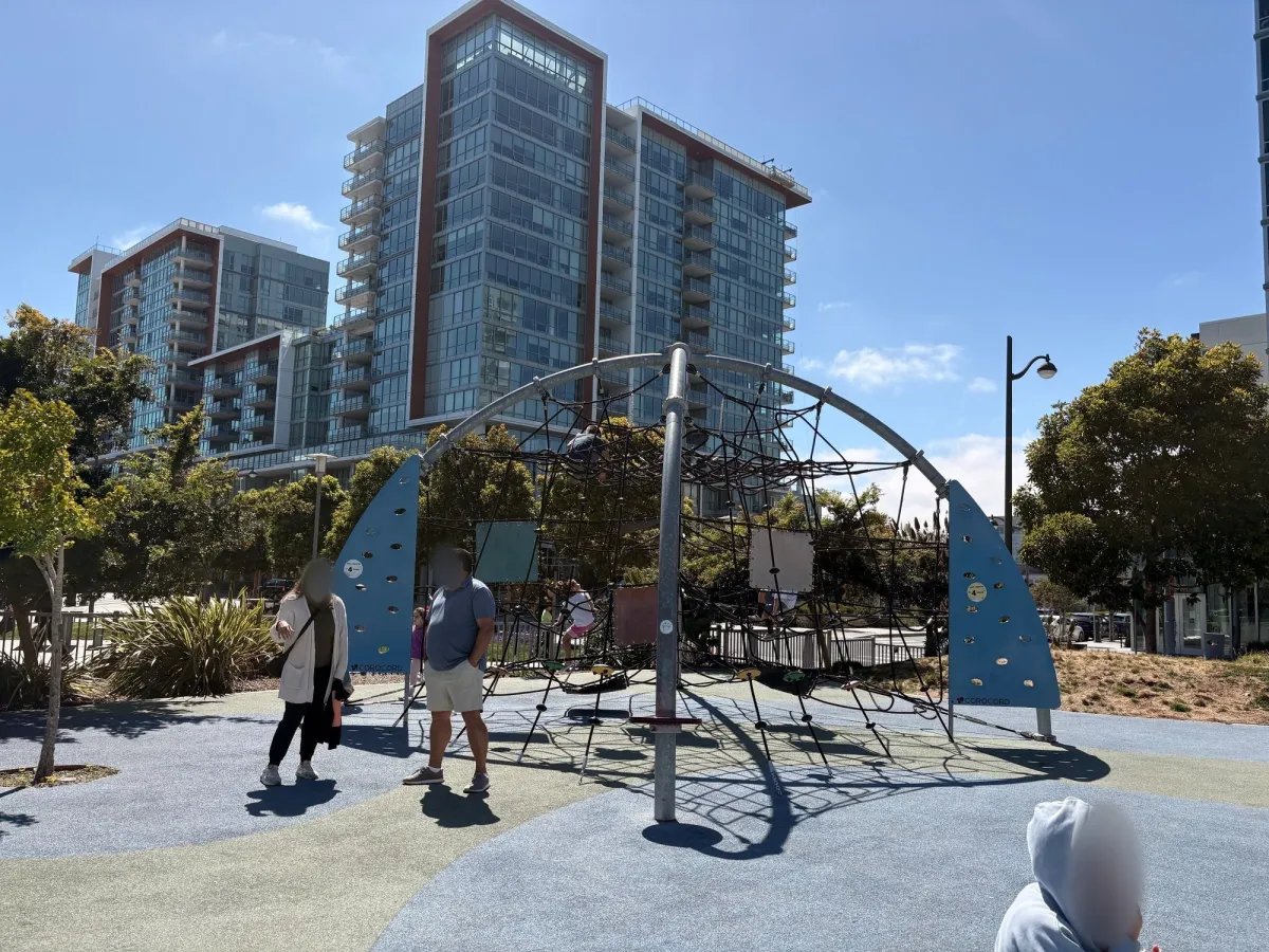 Giant net structure for climbing