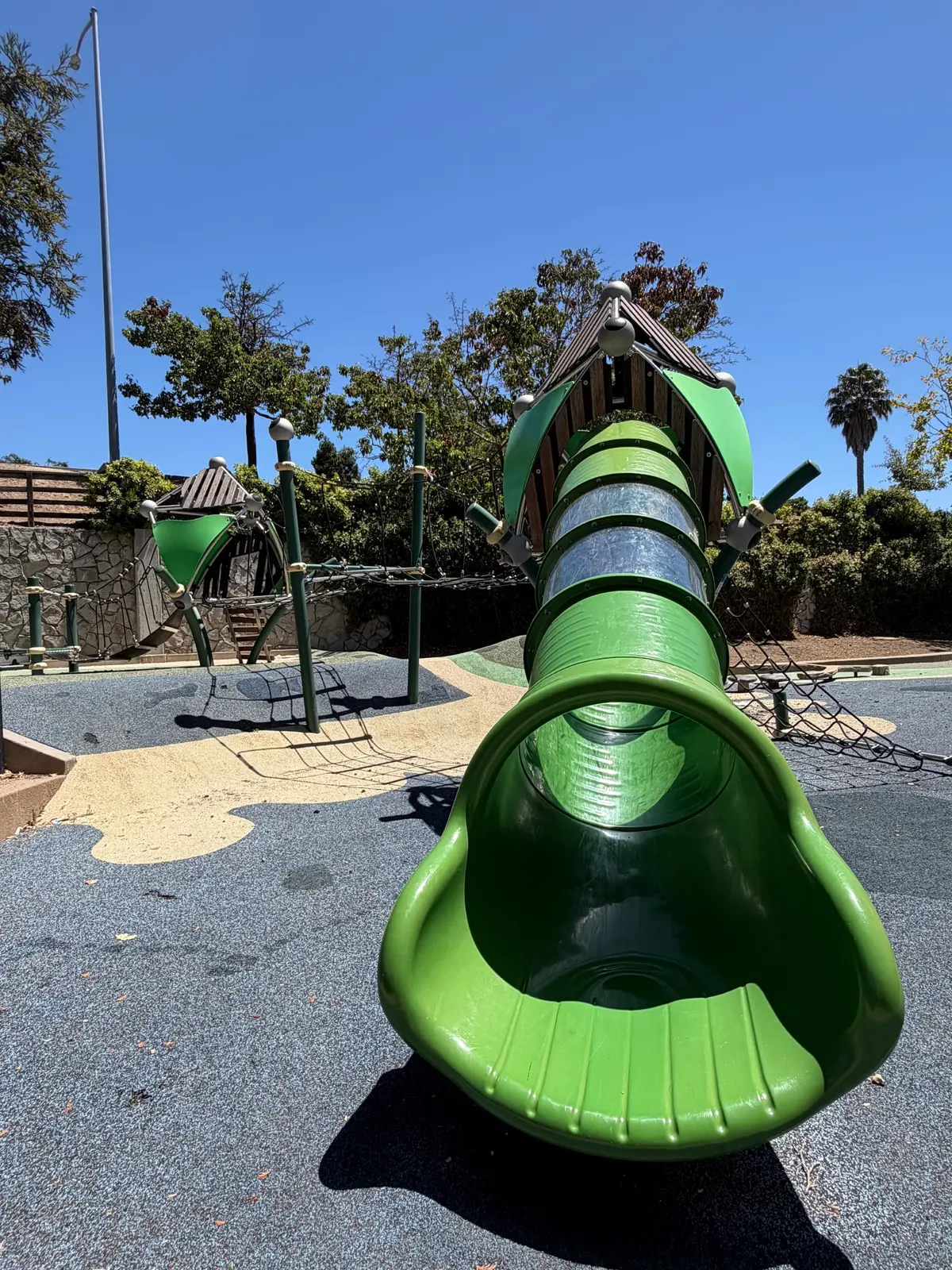 Tunnel slide with climbing nets 