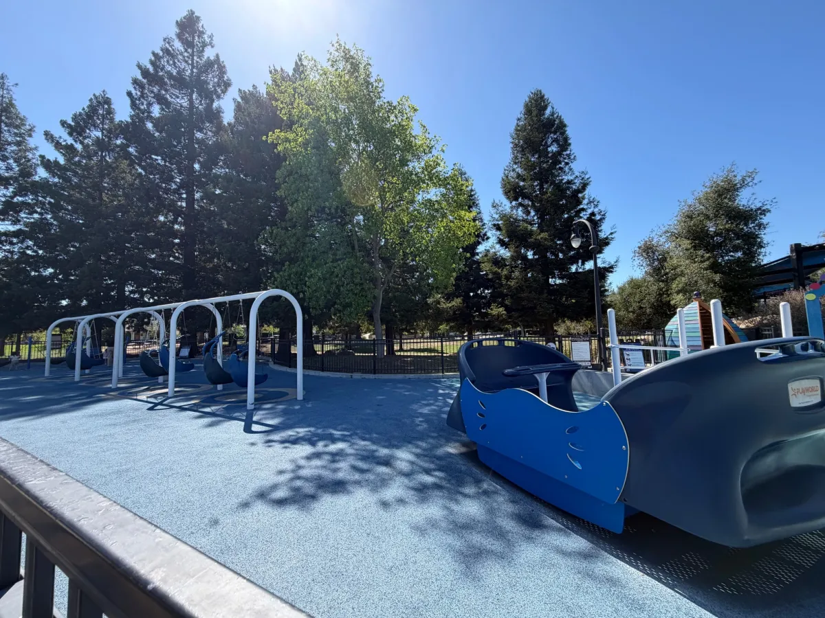An entire swing zone is available