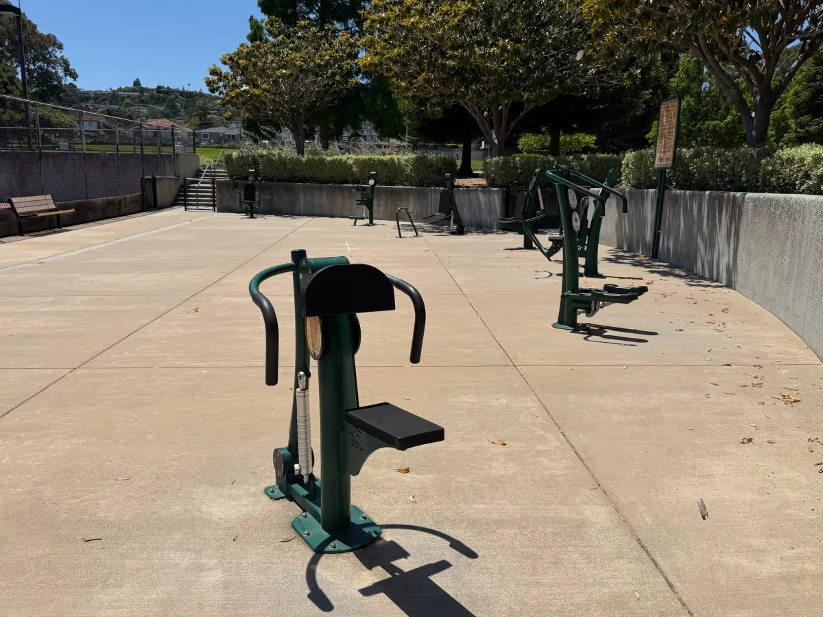 Outdoor fitness stations