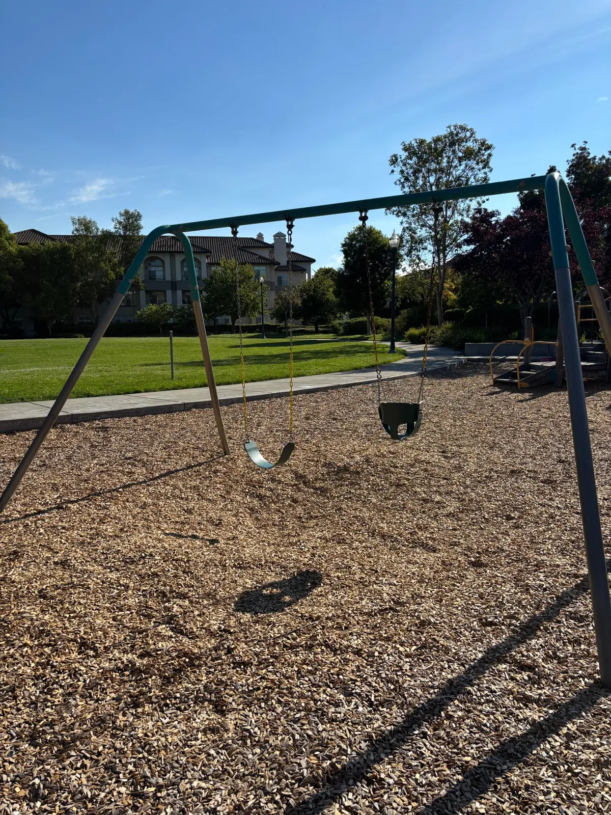 Both baby and big kid swing available