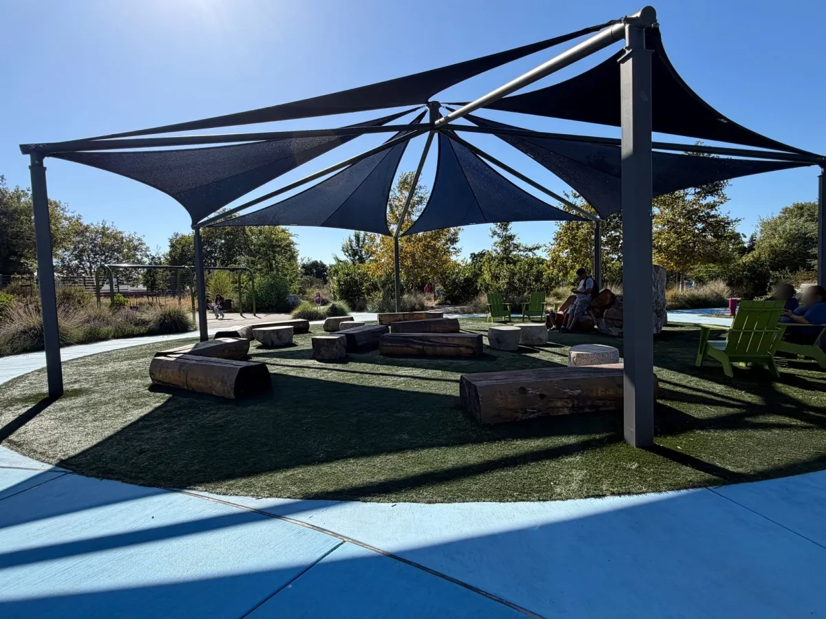 Relaxation station with large shade structure
