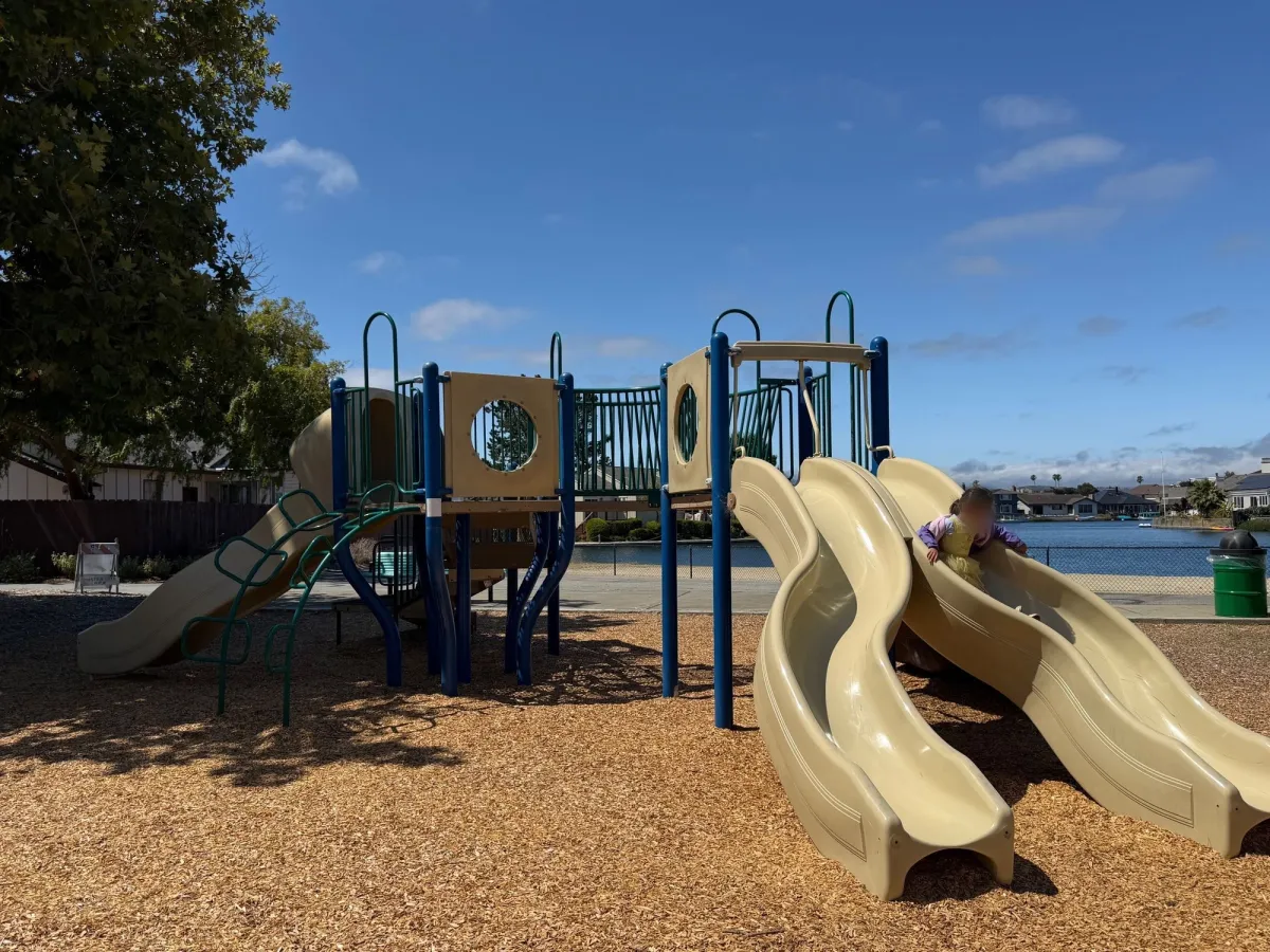 Big kid playground comes with 3 slides