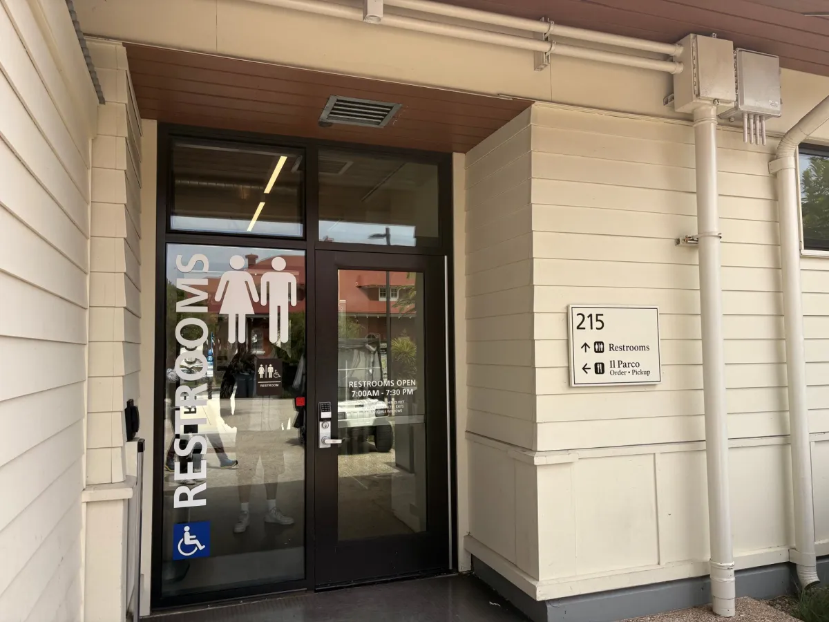 Bathroom exterior of Il Parco