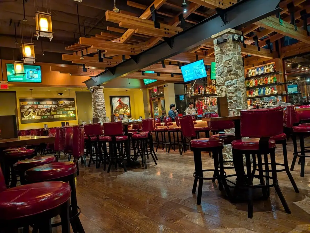 Lazy Dog Restaurant & Bar