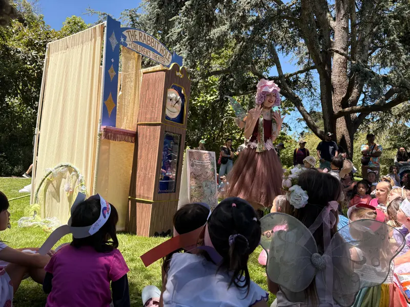Rabbit Hole theater entertaining kids completely for about 45 minutes