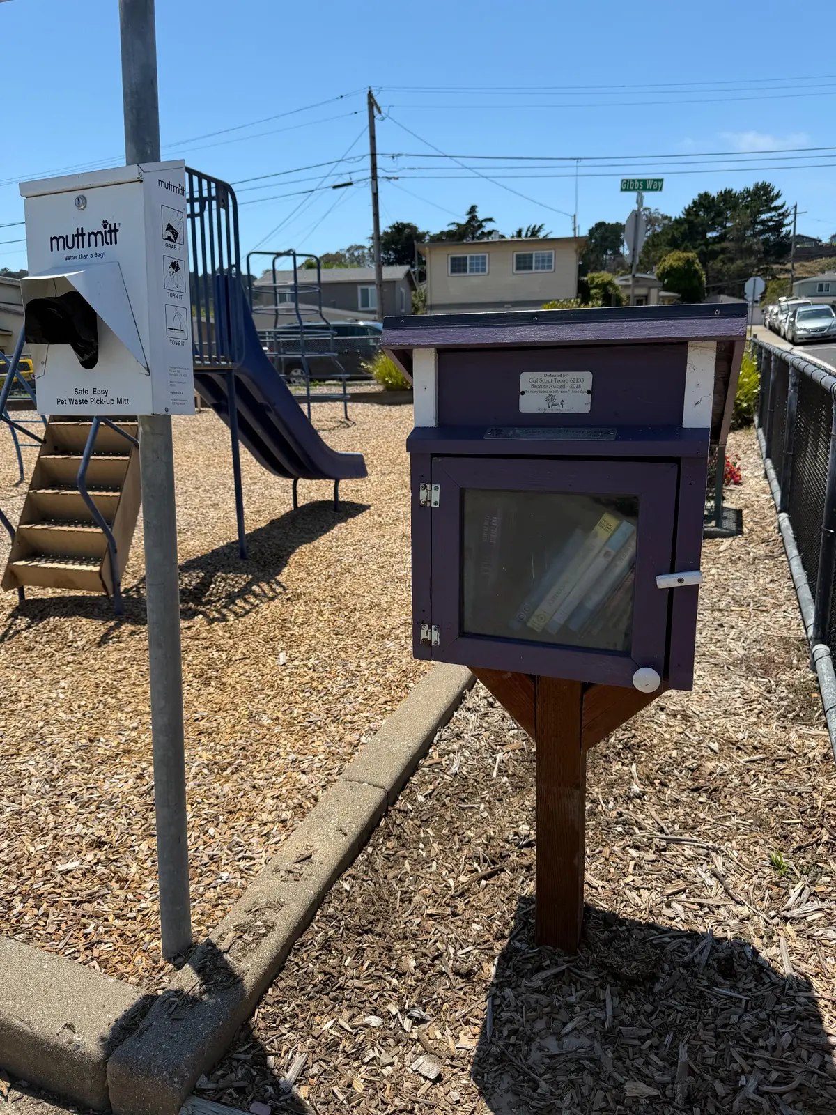 Little free library available