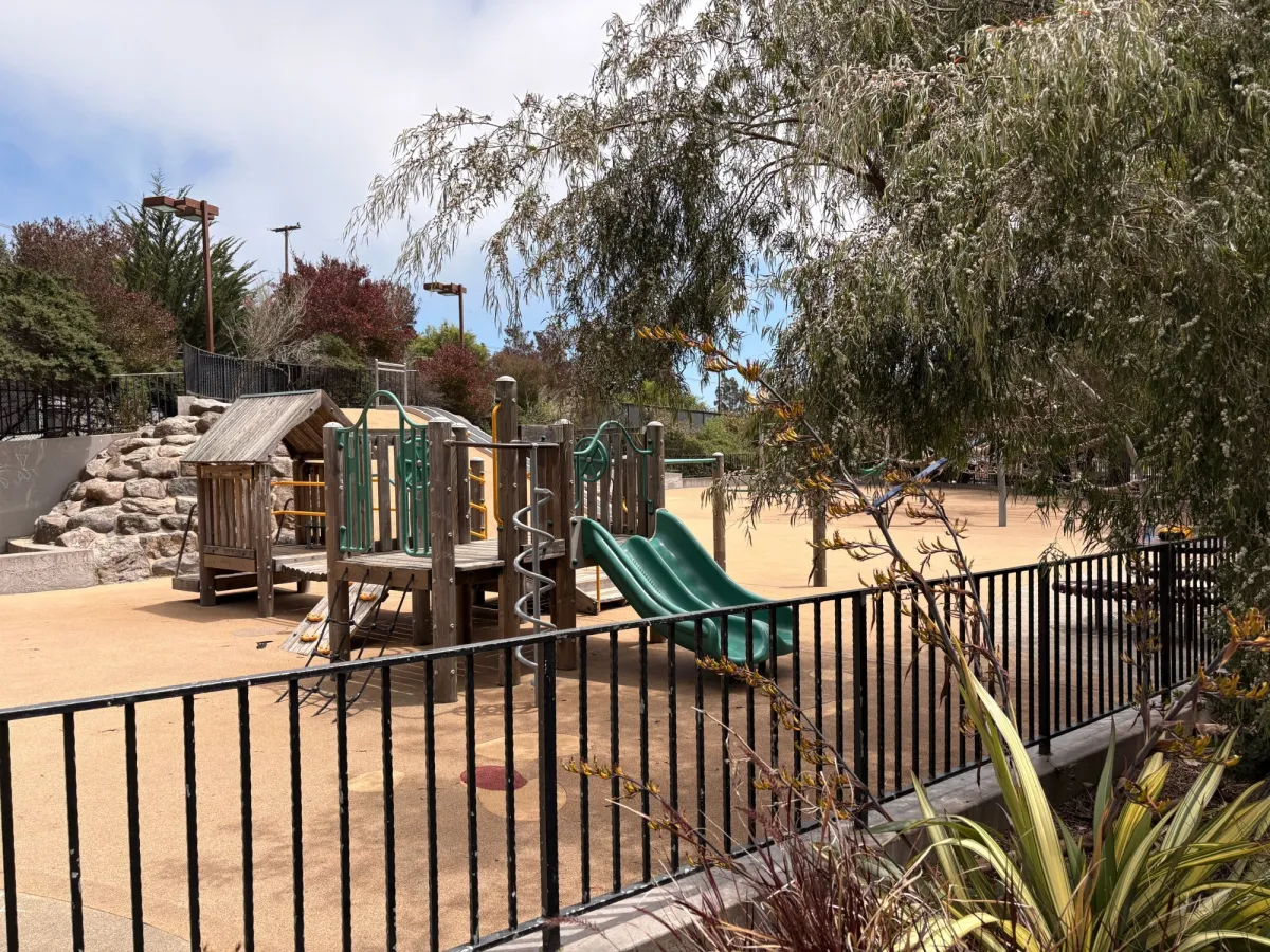 Enclosed play gym structure
