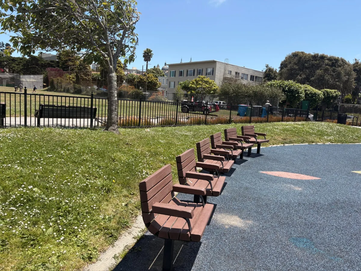 There are a large quantity of individual seats like this sprinkled around the park