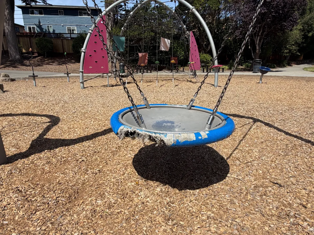 Swings are very worn and starting to come apart