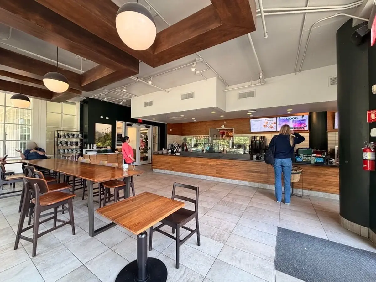 Starbuck right on the park with clean and free public bathroom