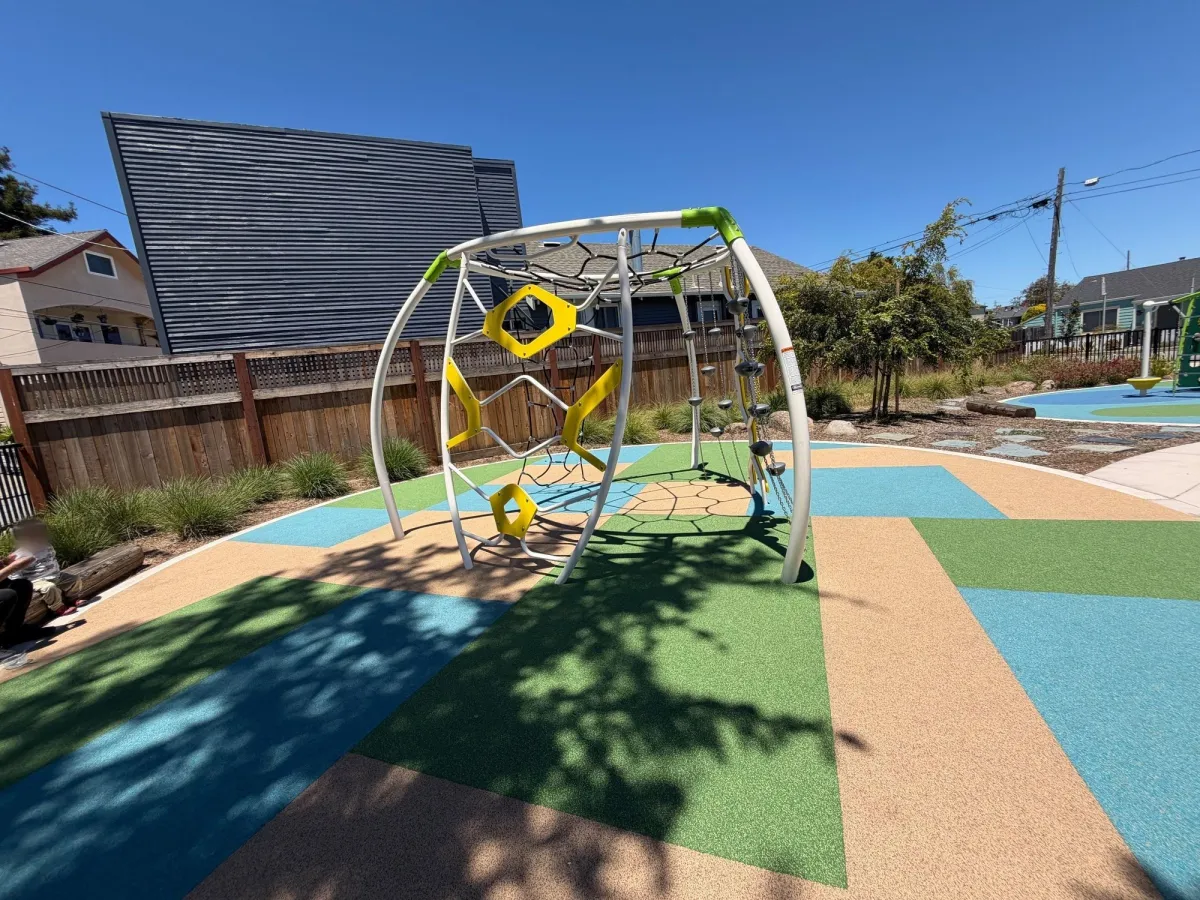 Additional climbing structure for more advanced climbers