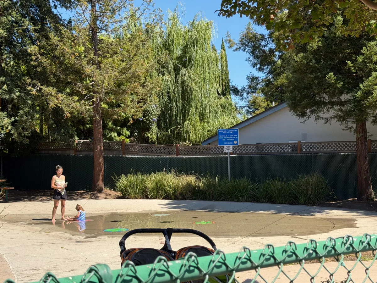 Splashpad was very popular with toddlers on a weekday morning