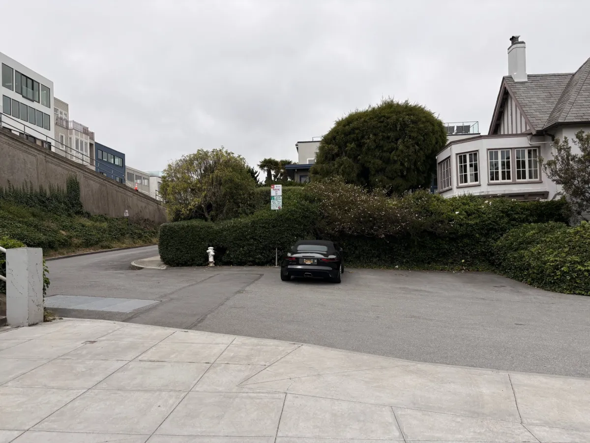 There is parking but can get filed because the lot is small