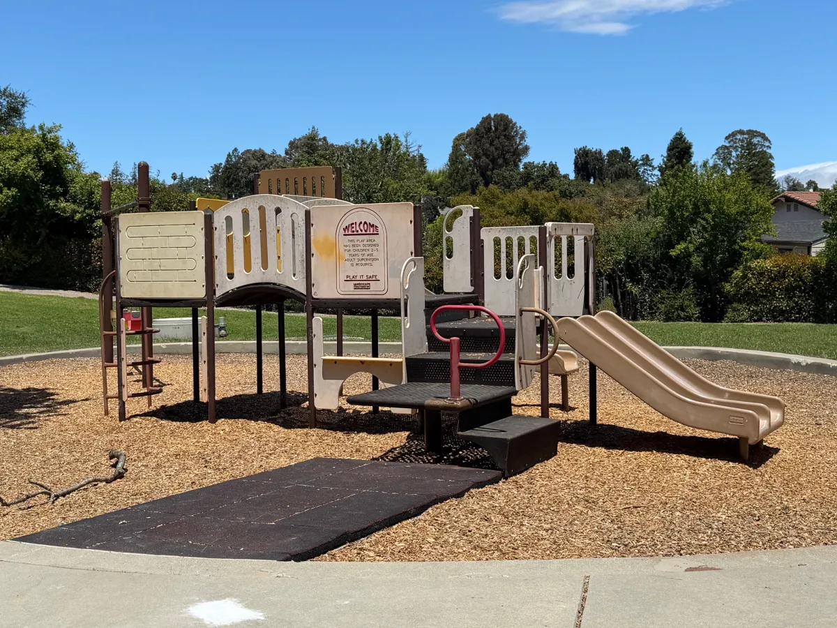 Small toddler play structure