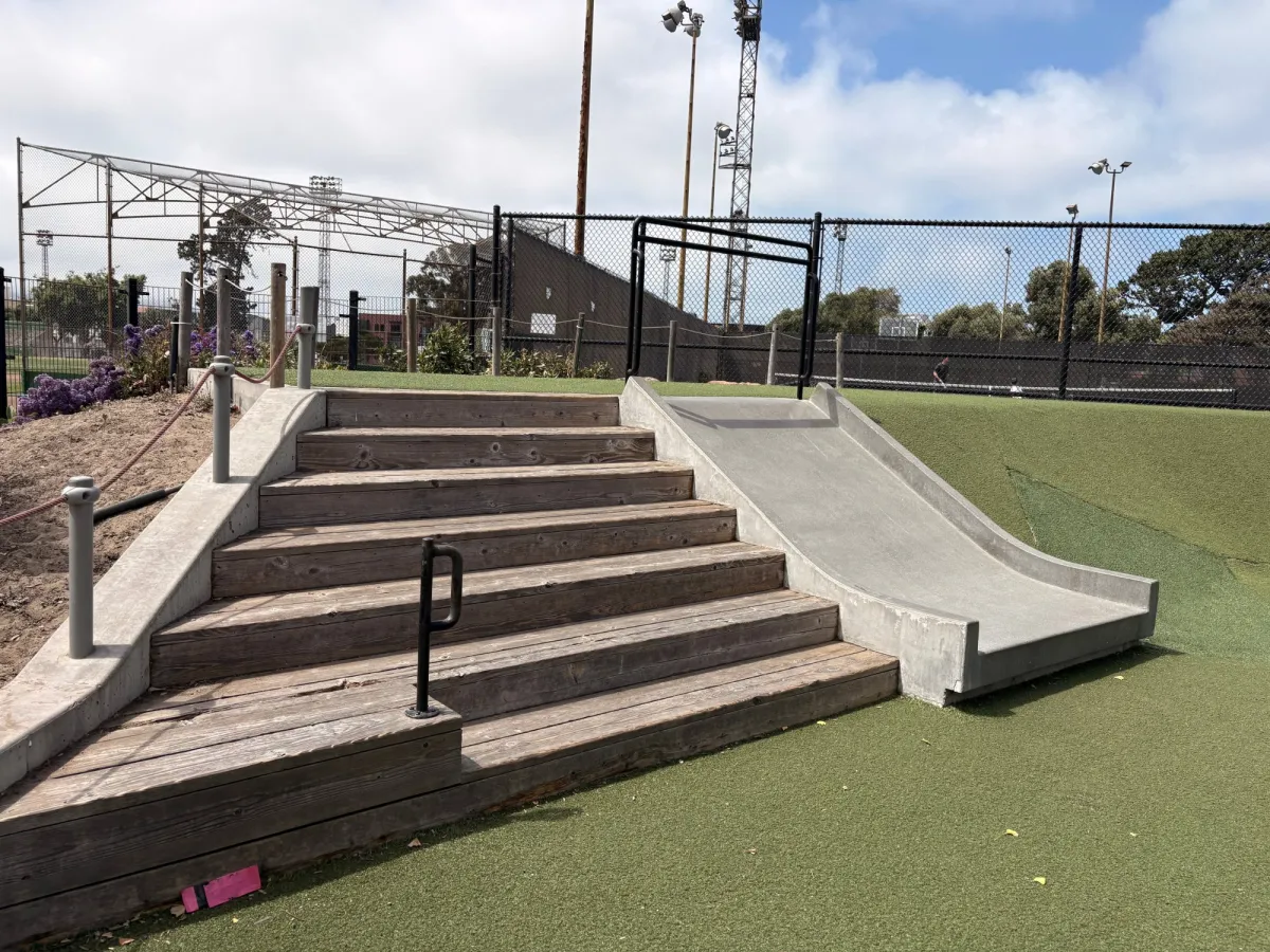 Urban slide and climbing stairs for littles