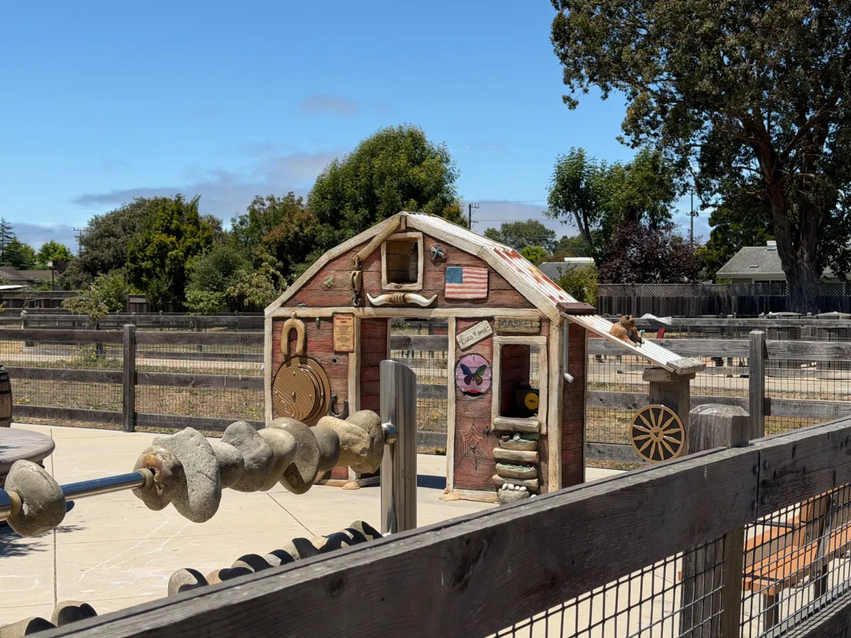 Barn market imaginative play house