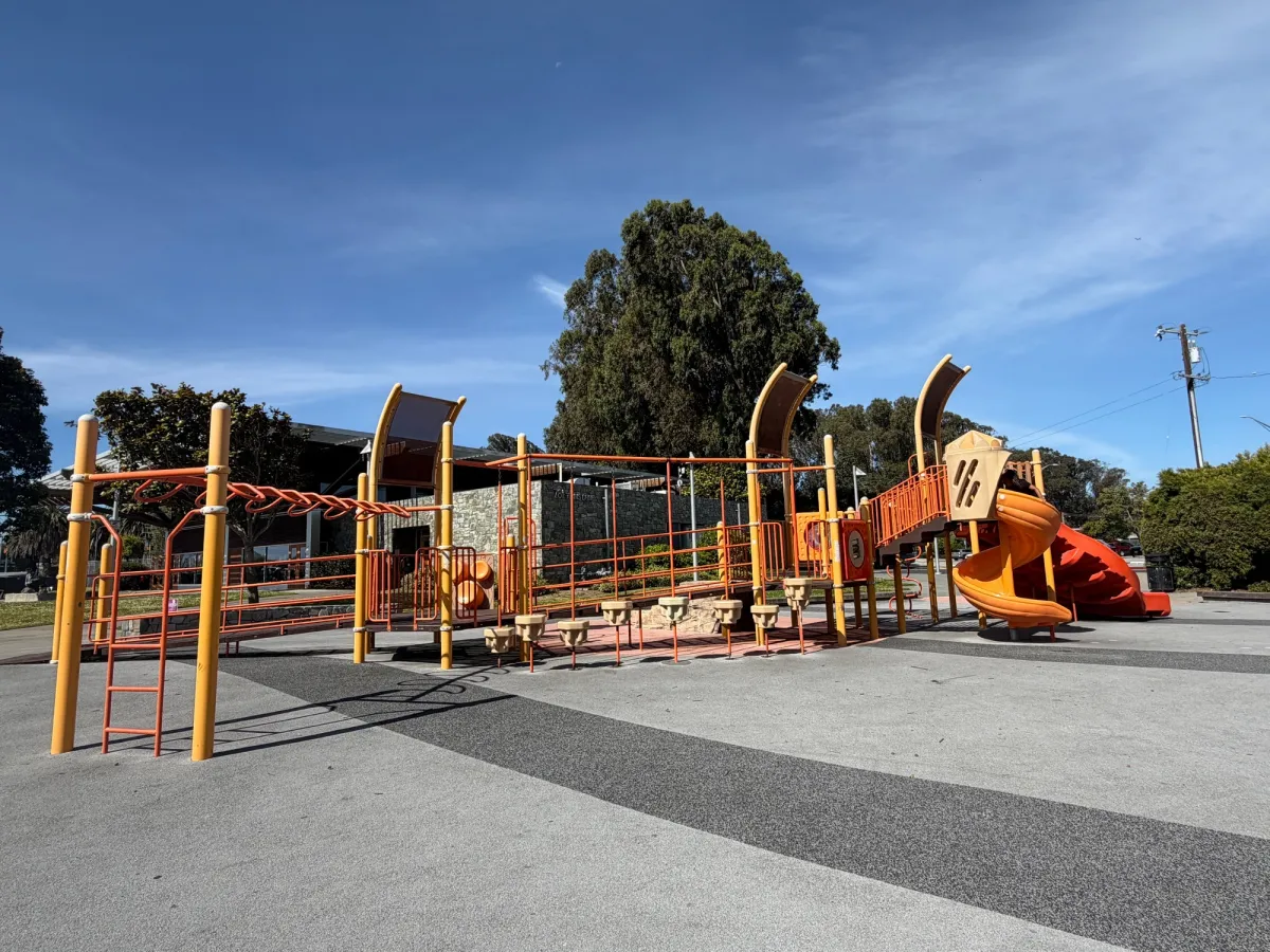 Full playground structure for bigger kids, perfect between 5-8 yo