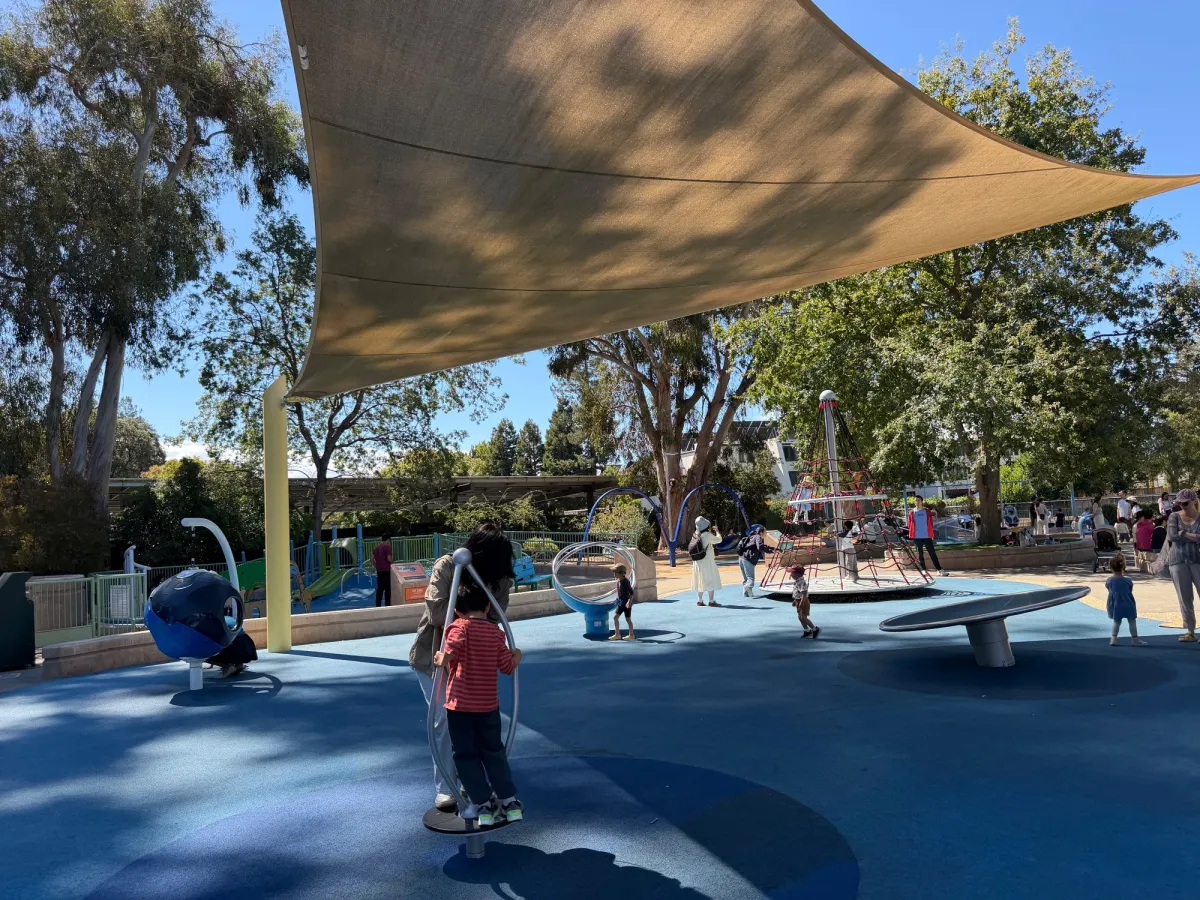 Giant shade cover over spinner zone