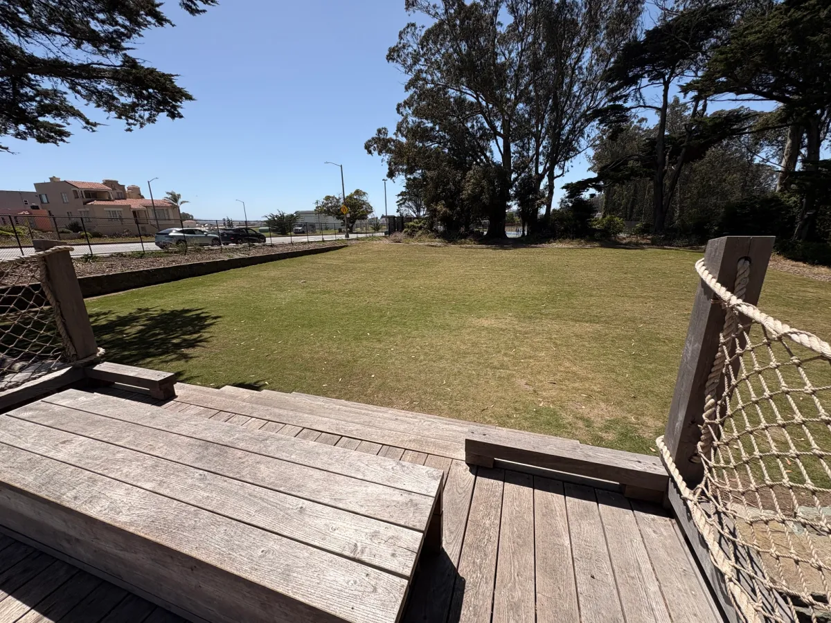 Enclosed steps into wide field