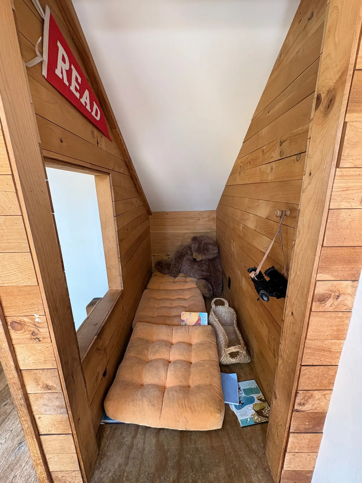 Little book nook for reading kiddos