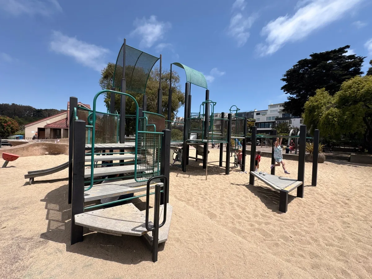 Main play structure for littles