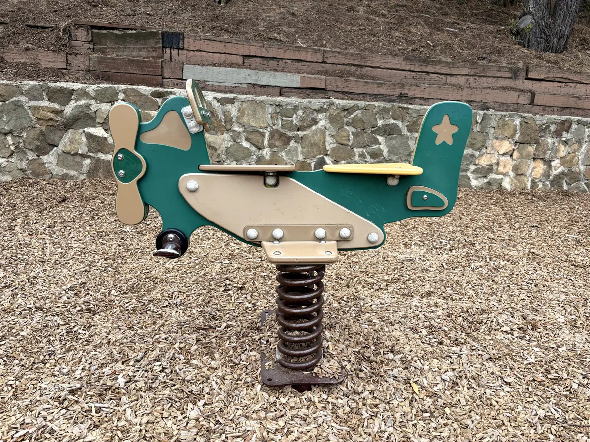 Airplane ride on toy
