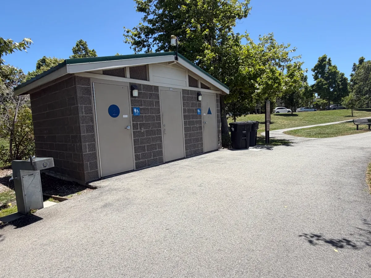 2 bathrooms, no stalls