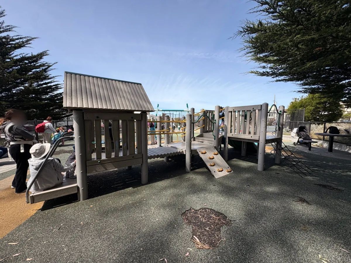 Height-friendly play structure for toddlers