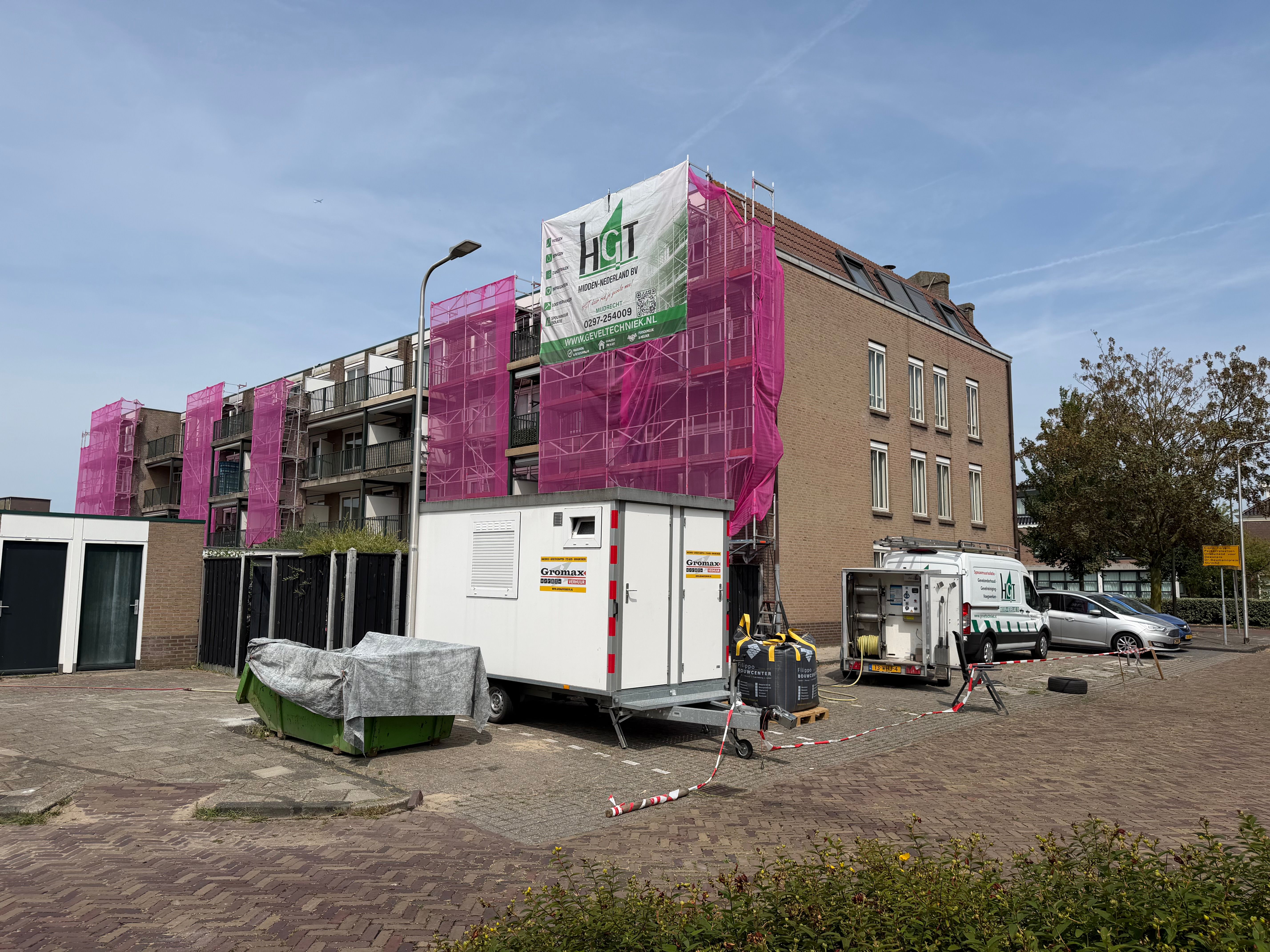 Uithakken van de achtergevel, Hogedruk reinigen en impregneren van de achtergevel op de Halfweg in Amsterdam