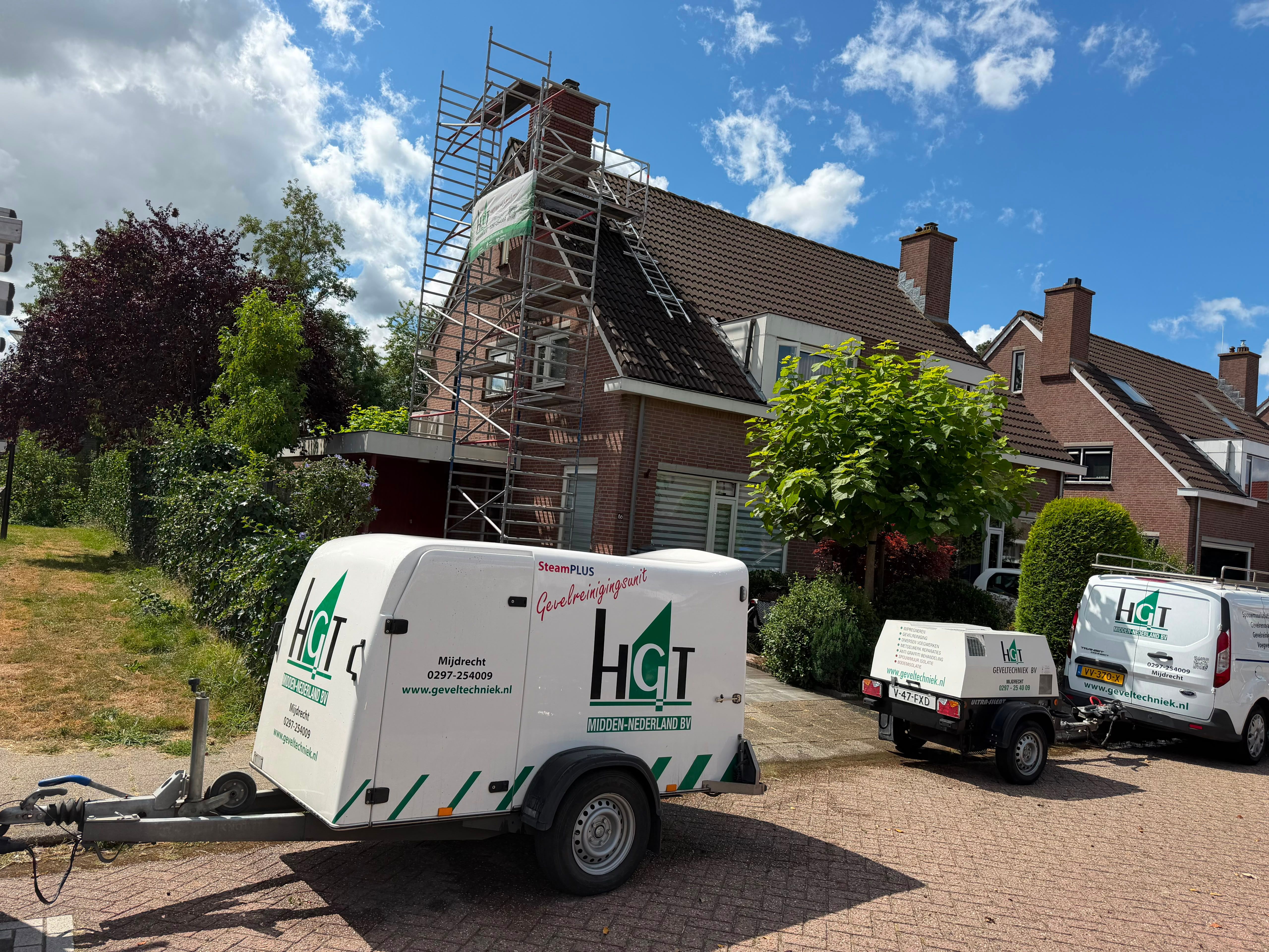 Schoorteenrenovatie, voegwerk vervangen, lood aanbrengen en impregneren Mijdrecht