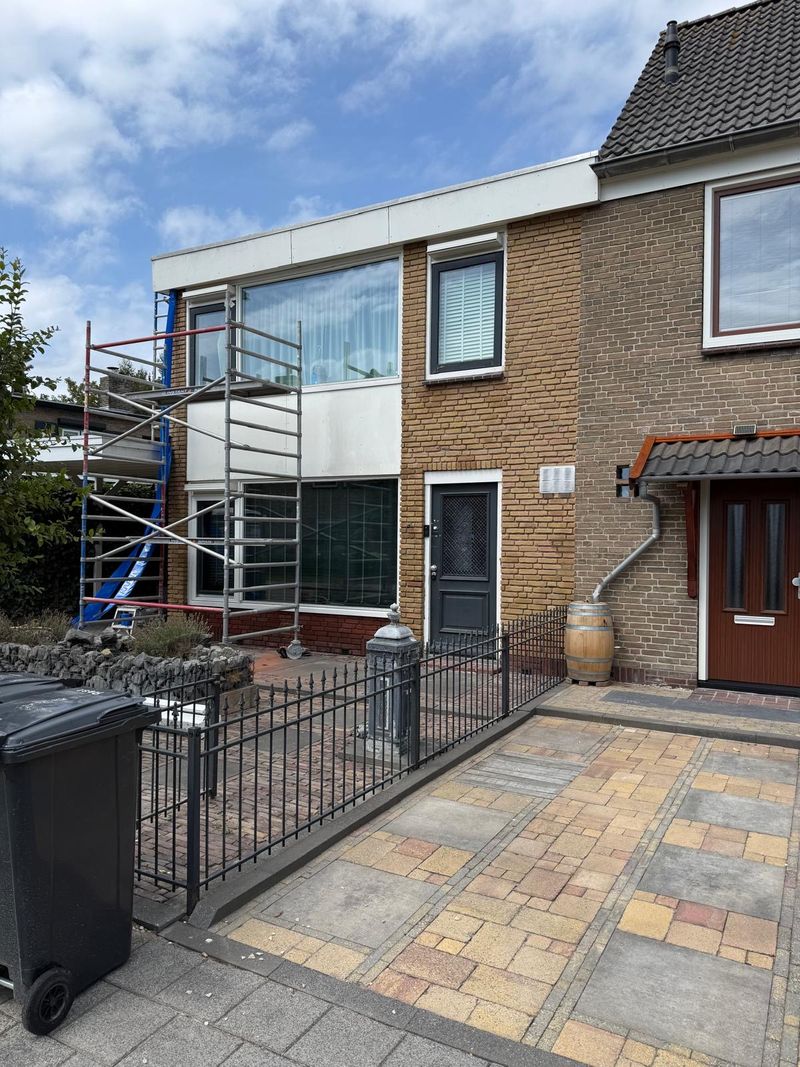 Zandstralen, voegwerk uithakken, loodaanbrengen, voegen en impregneren woning Aalsmeer