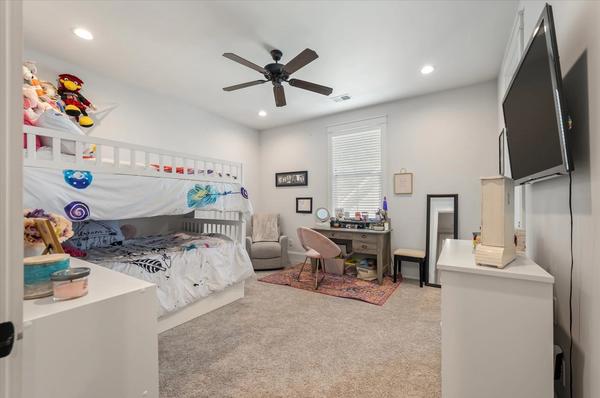 4112 HOME TOWN LANE
