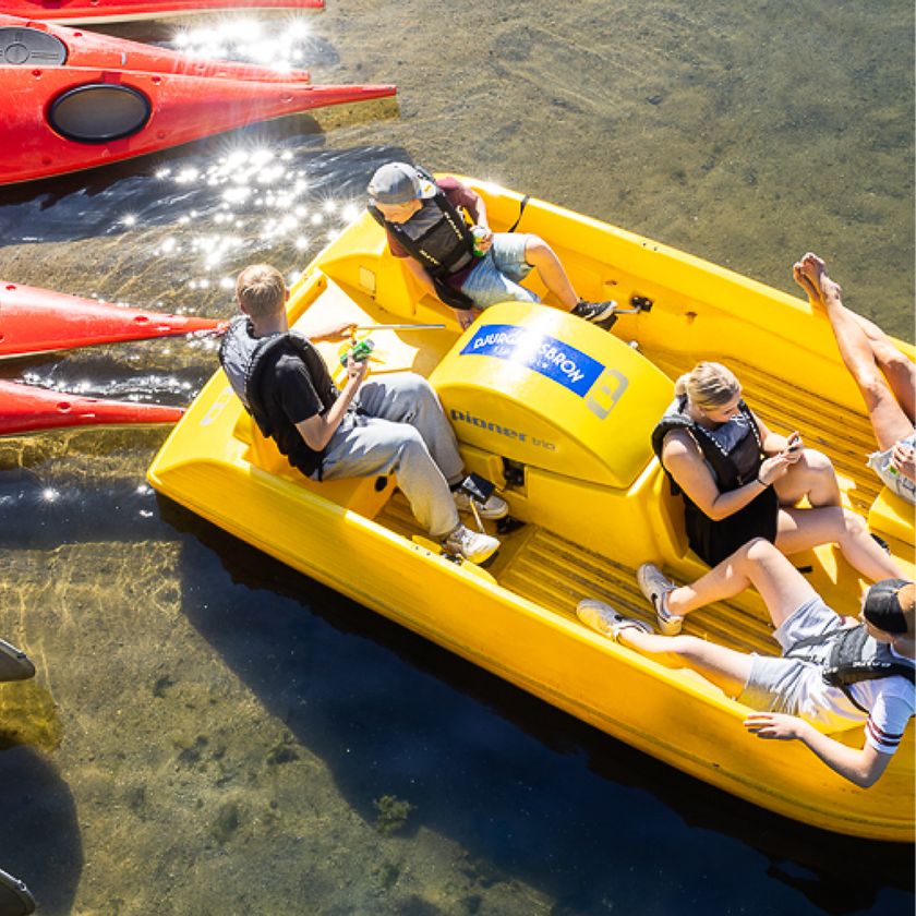 Paddle boat