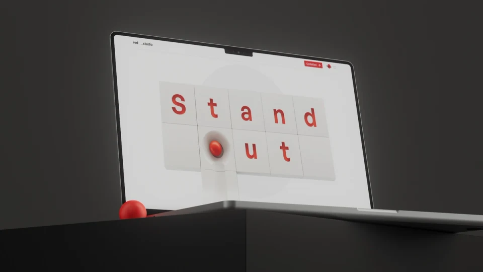 Render 3D di un laptop che mostra la homepage del sito Red Studio con una sfera rossa e la scritta “Stand out”