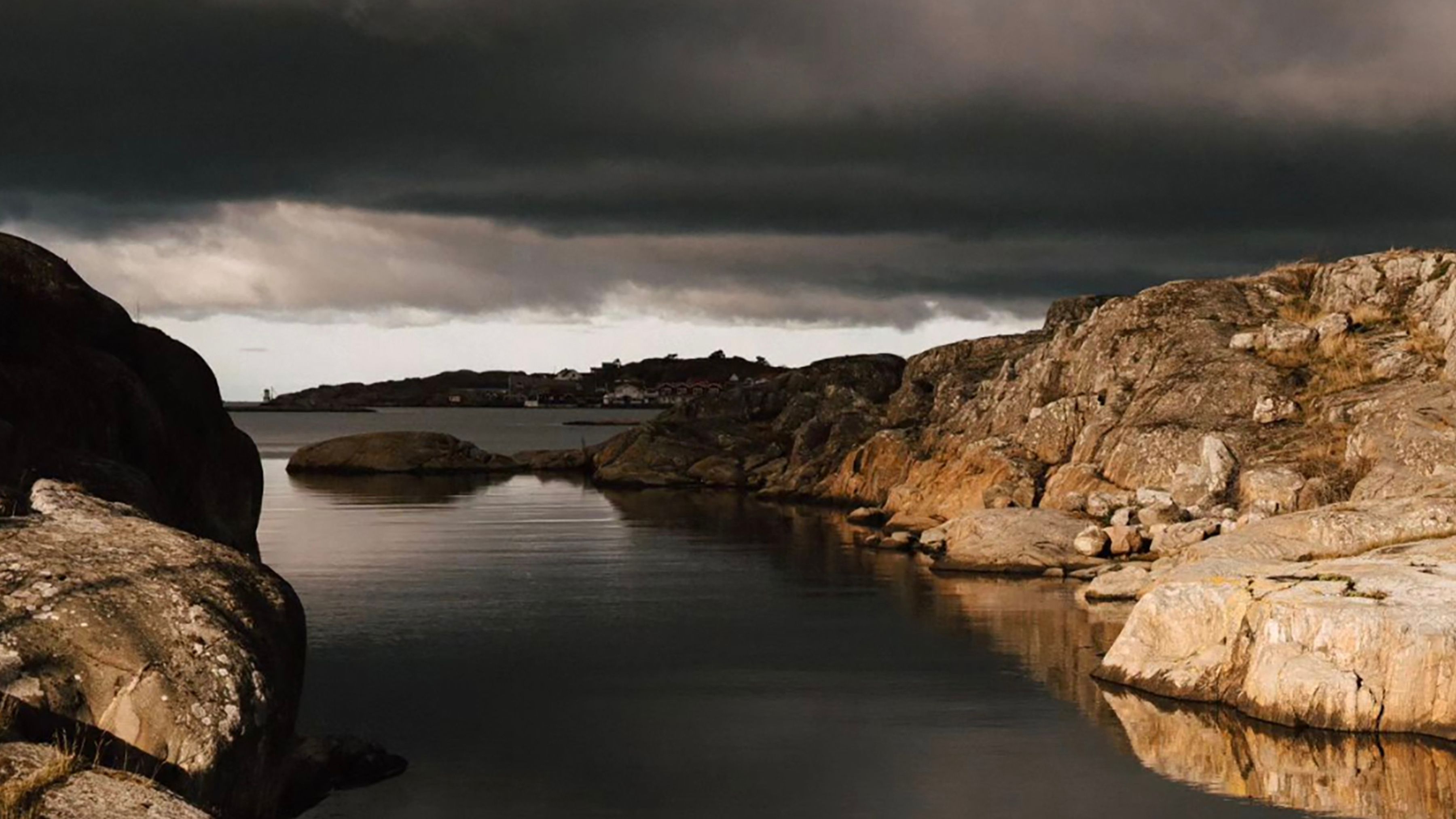 Emelie Abrahamsson Stoneware Ceramic at Ateliers Courbet